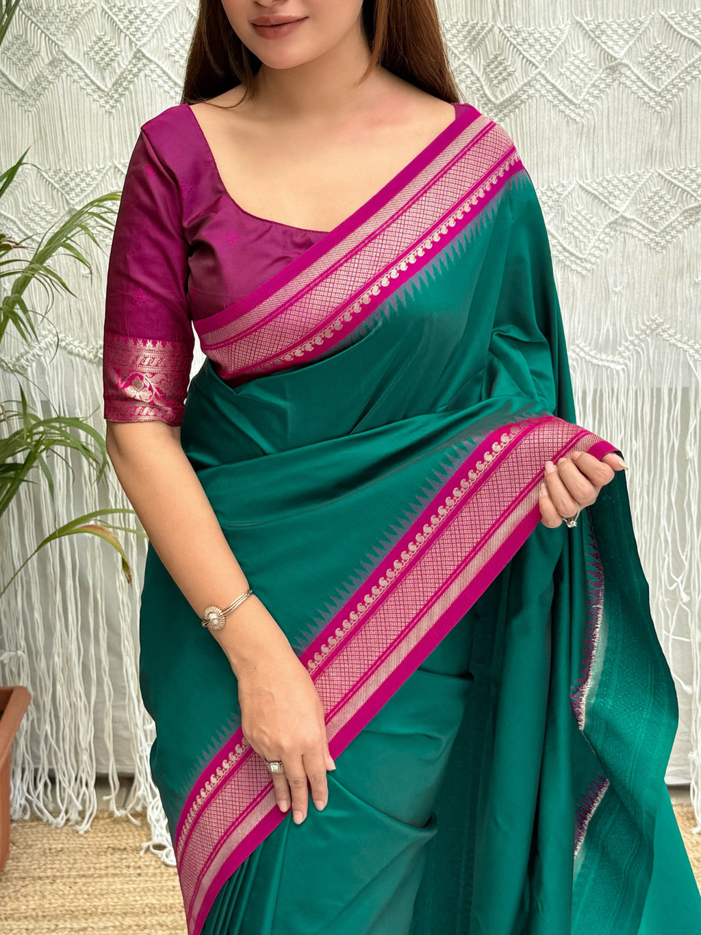 Rajniti Emerald Green Viscose Silk Jacquard Saree