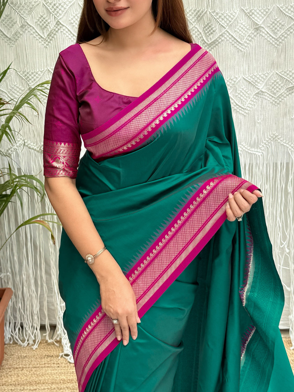 Rajniti Emerald Green Viscose Silk Jacquard Saree