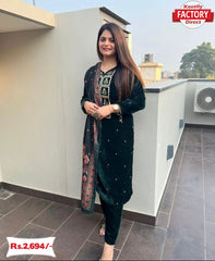 Green Velvet Kurtha Pant Dupatta Set